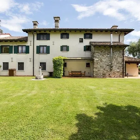 Ferienhaus In Mit Grossem Garten